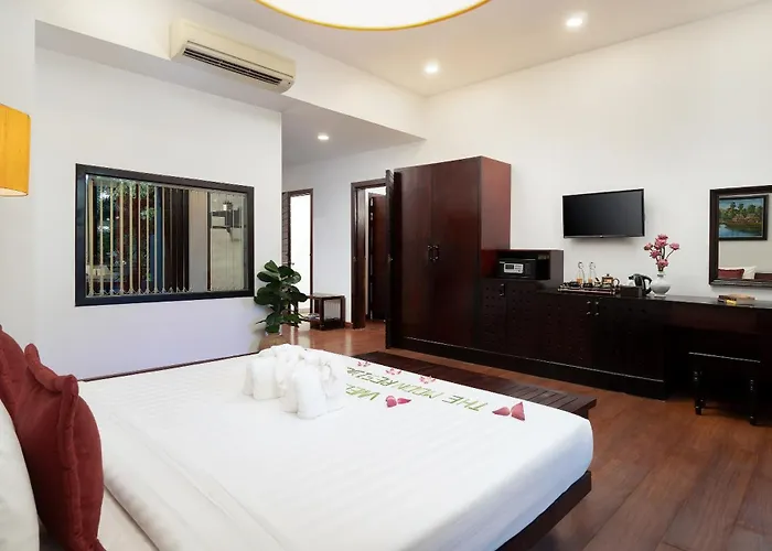 Hotel The Moon & 4*