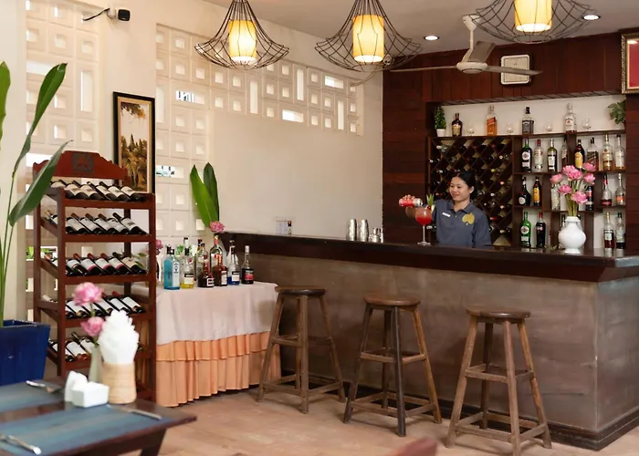 The Moon & 4* Siem Reap