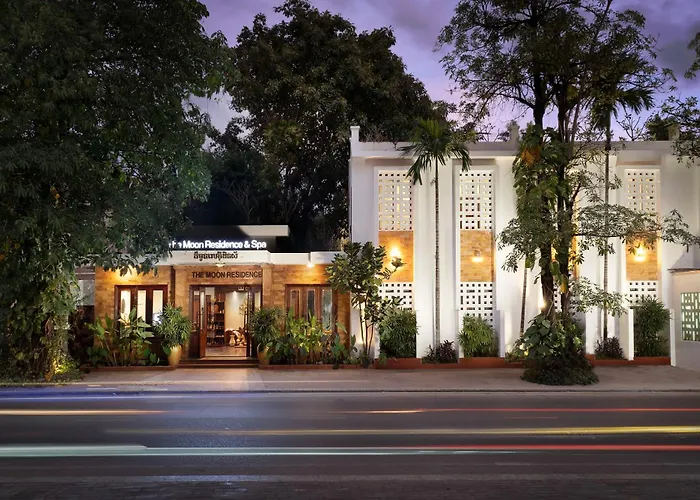 The Moon & Hotel 4*