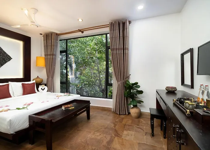 The Moon & 4* Siem Reap