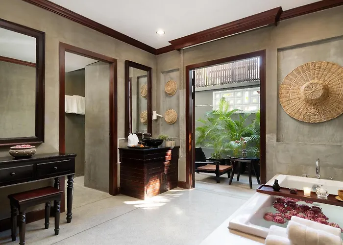 The Moon & Hotel Siem Reap