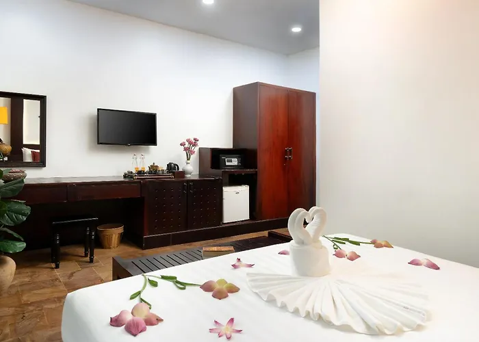 The Moon & Hotel Siem Reap