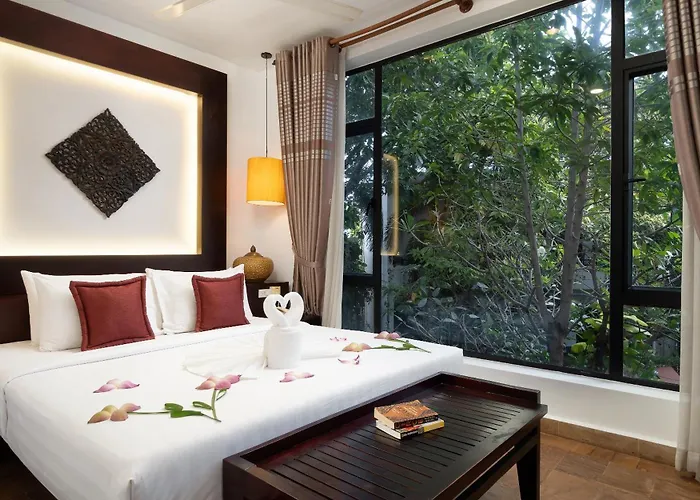 The Moon & Hotel Siem Reap