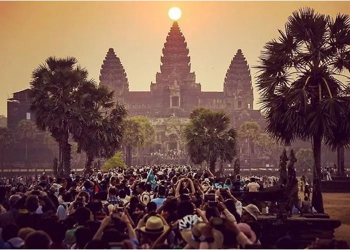 The Moon & 4* Siem Reap